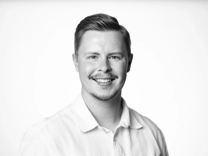 Bild på Pontus Lindstedt. Ansvarig för IT och Marknadsföring